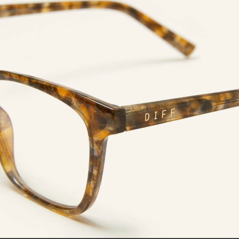 DIFF CHARITABLE EYEWEAR